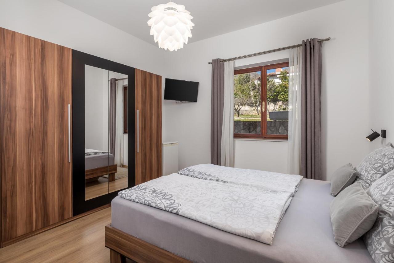 Guest House Deskovic Mošćenička Draga Rum bild